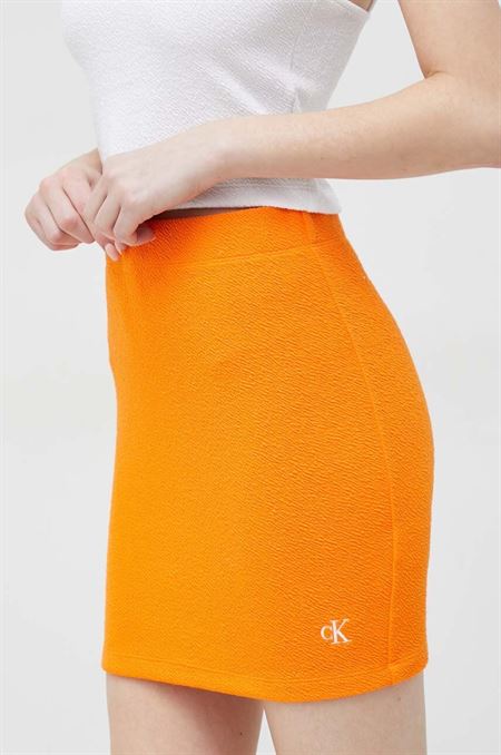 Sukňa Calvin Klein Jeans oranžová farba