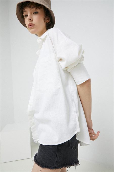 Ľanová košeľa Abercrombie & Fitch biela farba