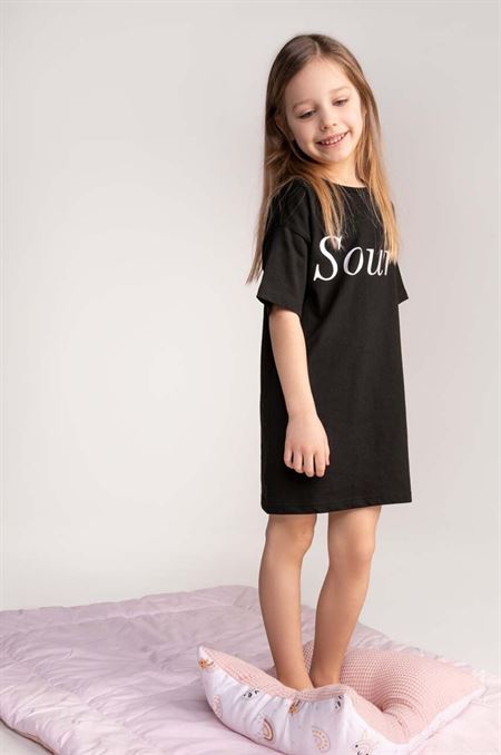 Detská bavlnená nočná košeľa Coccodrillo čierna farba