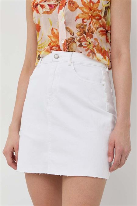 Rifľová sukňa Guess biela farba