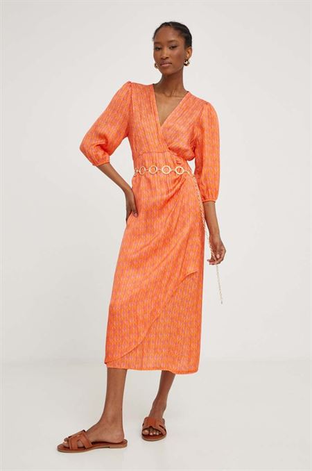 Šaty Answear Lab oranžová farba