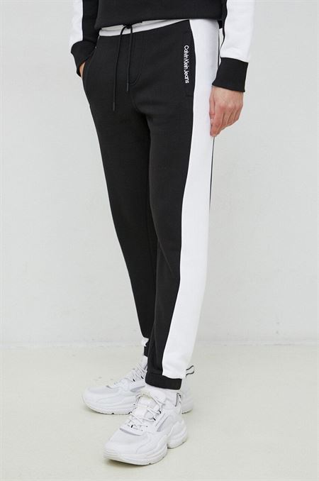 Tepláky Calvin Klein Jeans čierna farba