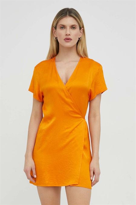 Šaty American Vintage oranžová farba