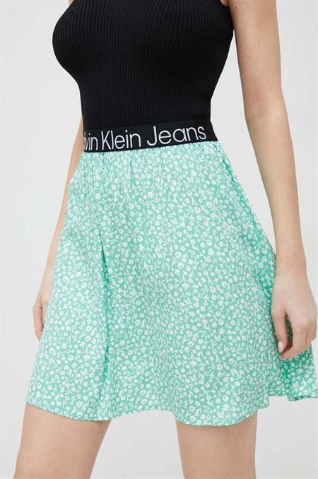 Sukňa Calvin Klein Jeans zelená farba