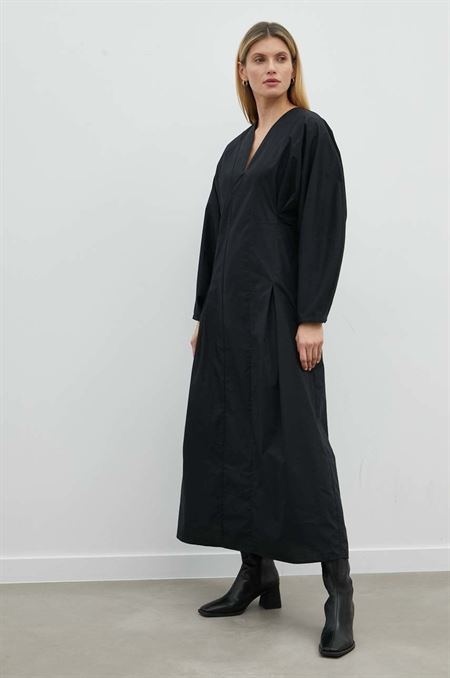 Bavlnené šaty By Malene Birger čierna farba